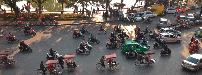 Straßenverkehr in Hanoi