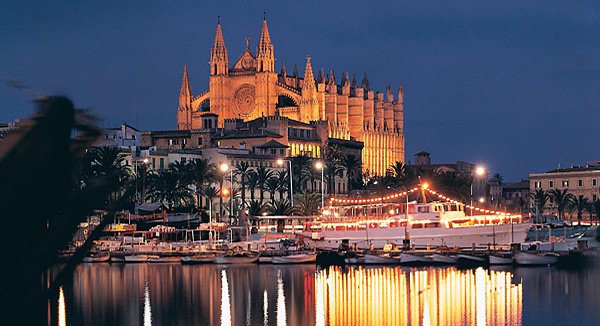 Palma de Mallorca hüllt sich zur Adventszeit in ein stimmungsvolles Licht