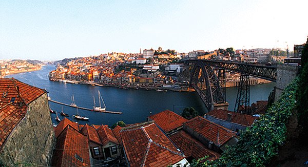 Ein Highlight für Reisende in Porto: Die Stadt vom Wasser aus entdecken