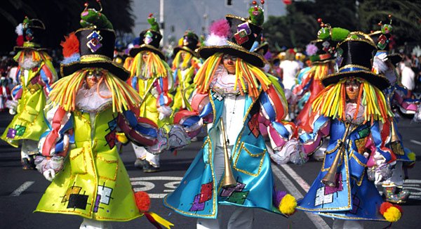 Der Karneval auf Teneriffa ist ein buntes Spektakel für Einheimische und Touristen