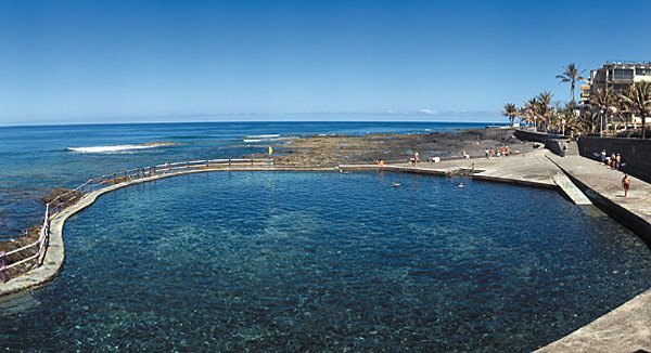 Teneriffa: Ein besonderes Badeerlebnis bieten die zahlreichen Naturpools, die durch Lavaströme entstanden sind