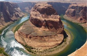 Der Horseshoe Bend in Arizona ist ein beeindruckendes Naturphänomen.