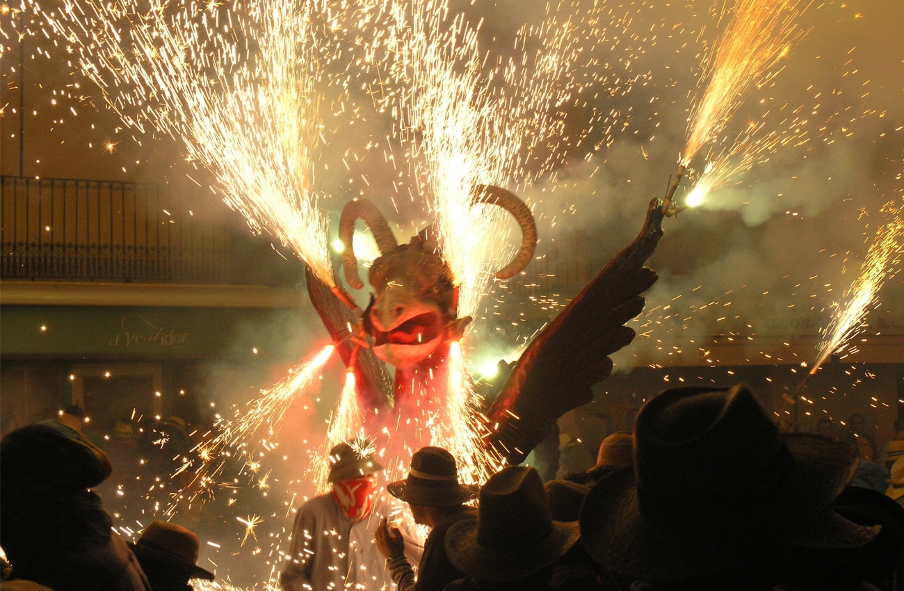 Fiesta de Sant Joan: Ein leuchtendes Feuer-Spektakel auf Mallorca