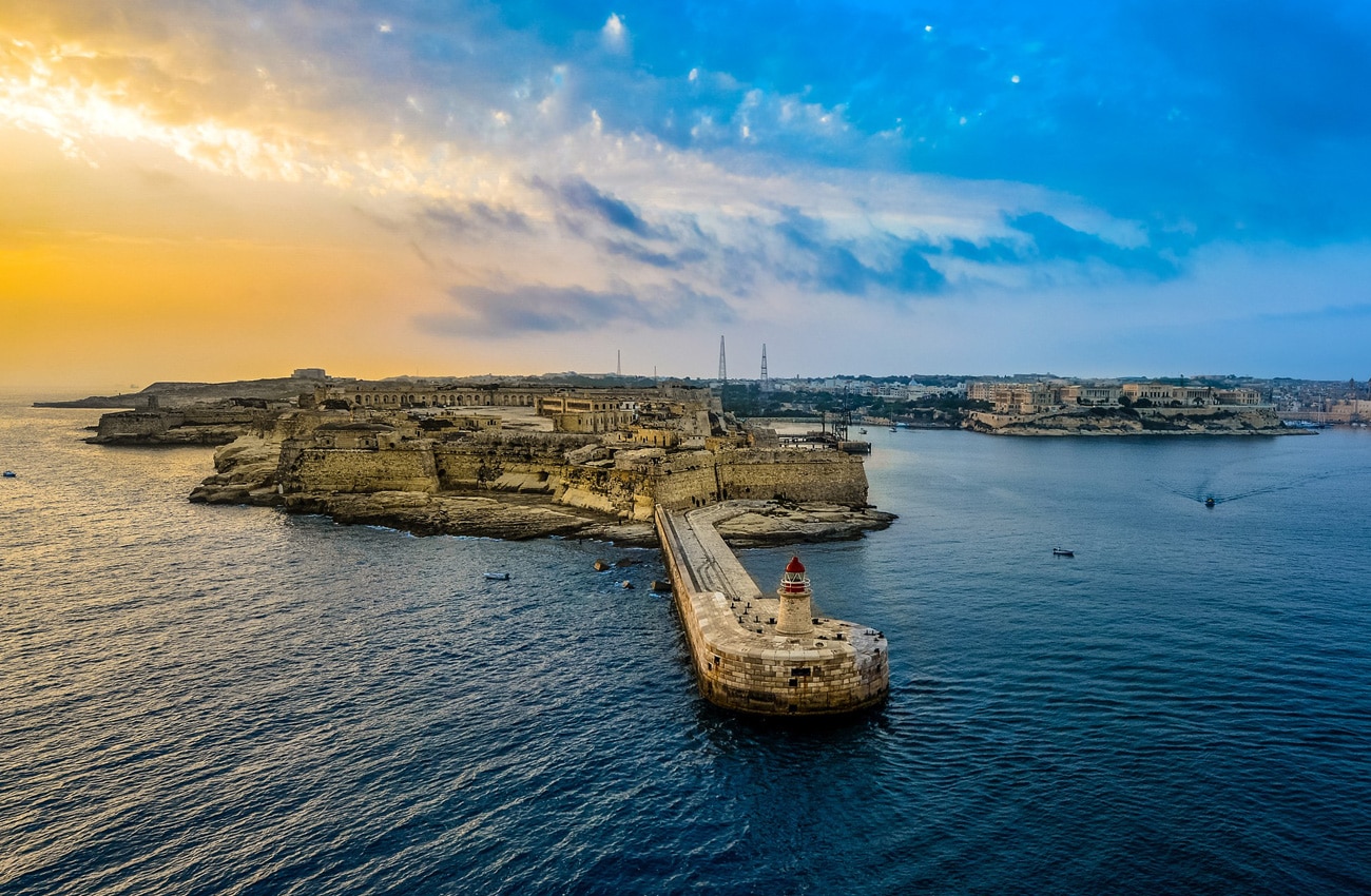 Der Leuchtturm in Malta ist wunderschön.