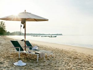 Kantary Beach Villas & Suites Khao Lak - Hotelstrand