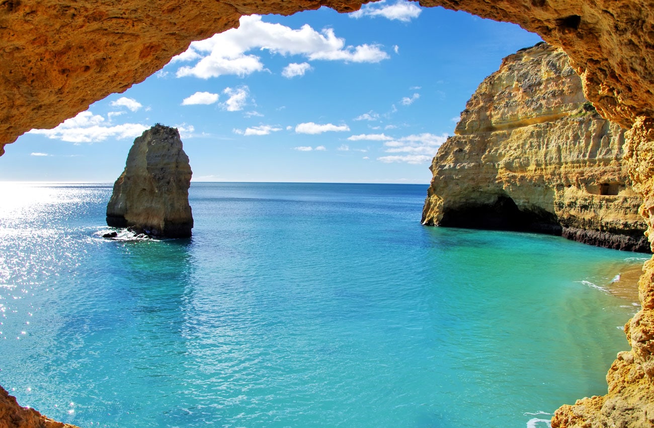 Die Natur und die Felsen an der Küste der Algarve sind einfach beeindruckend.
