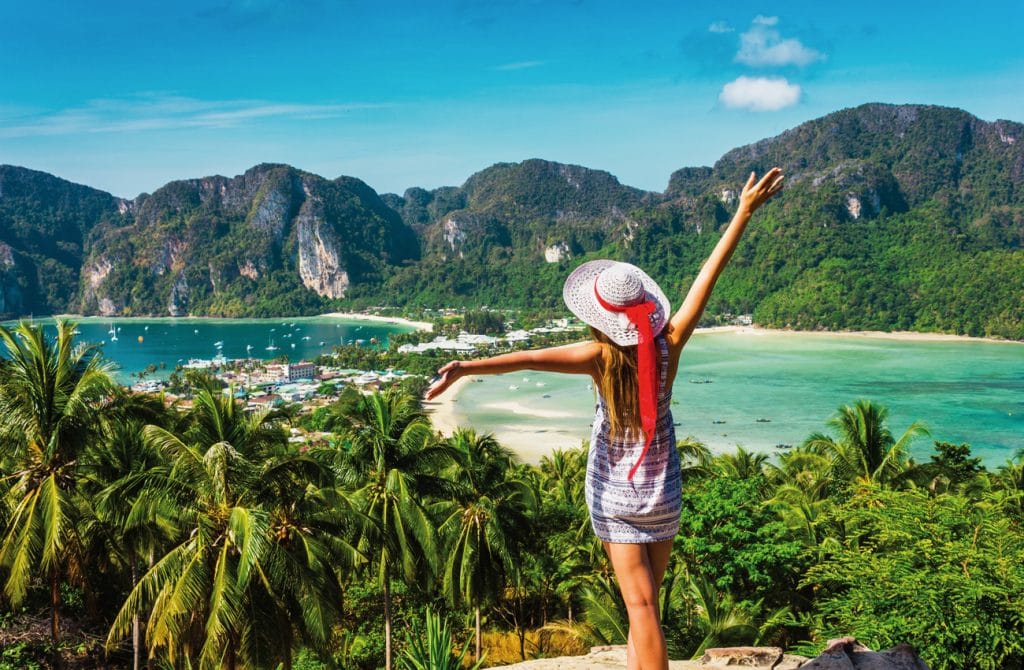 Frau am Strand von Koh Pee