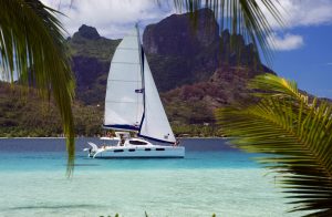 Küste von Tahiti mit Boot